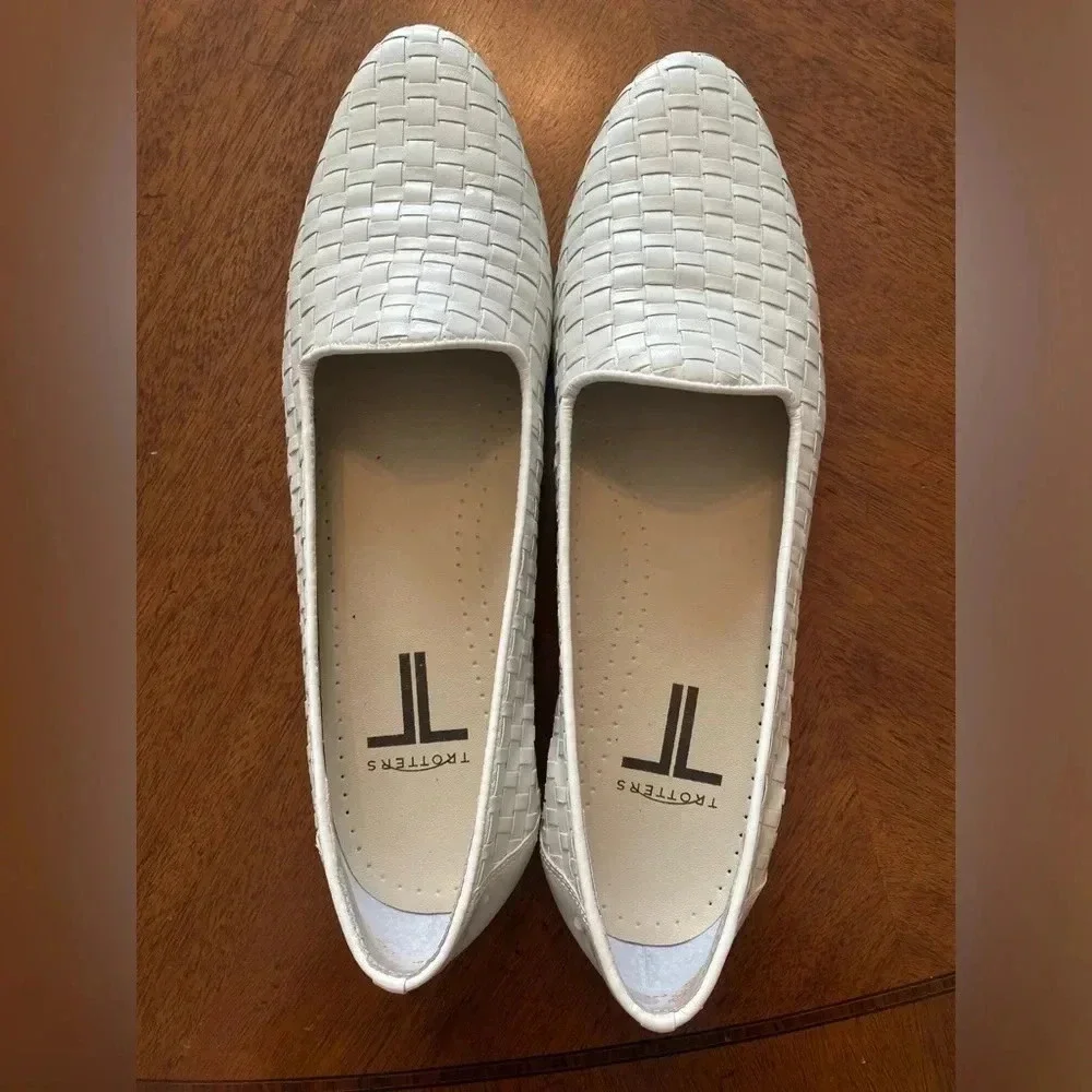 Trotters Liz Woven Minimalist White Luxurious Leather Career Loafer Womens 9 EUC